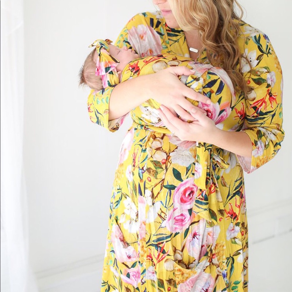 Posh peanut maternity robe, swaddle and hairband